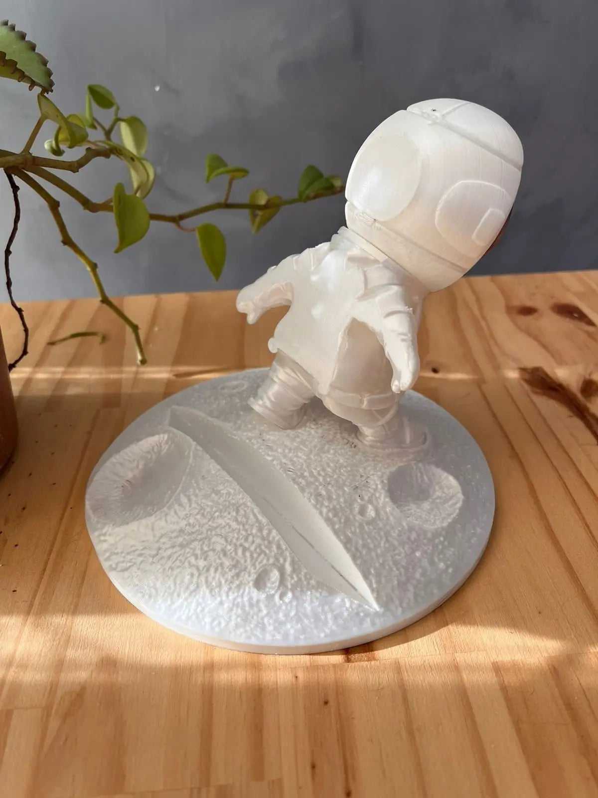 Astronaut Phone Stand