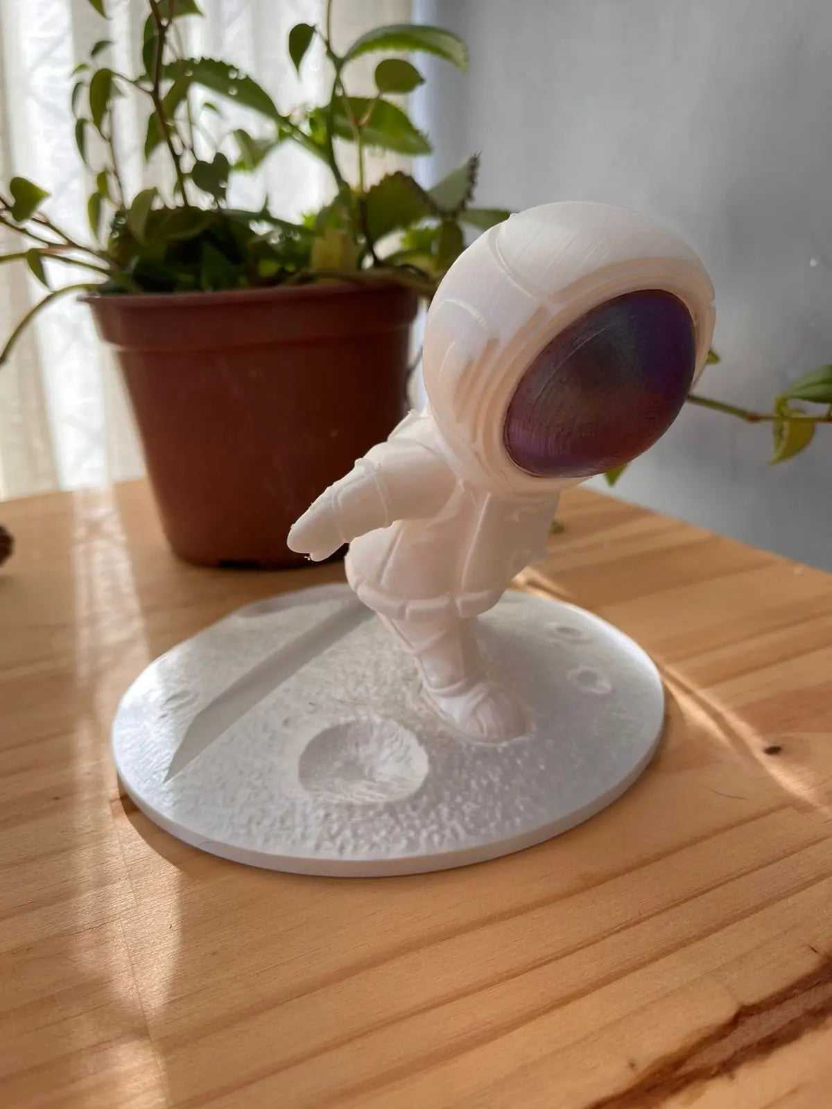 Astronaut Phone Stand