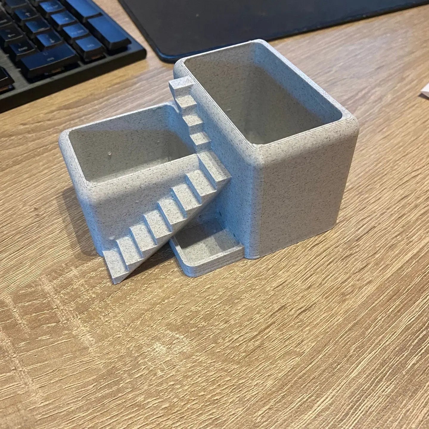 Modern Villa Desk Planter